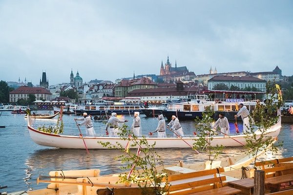 Guide Complet pour Profiter du Festival de Port-Vendres : Musique, Cuisine et Traditions en Fête!
